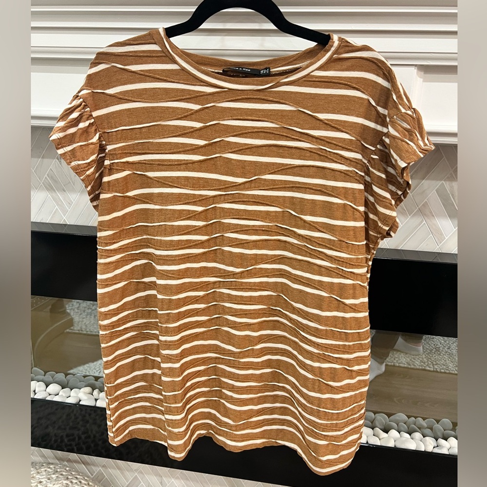 Doe & Rae Brown and Cream Abstract Striped Top with Ruffle Details Size 1X